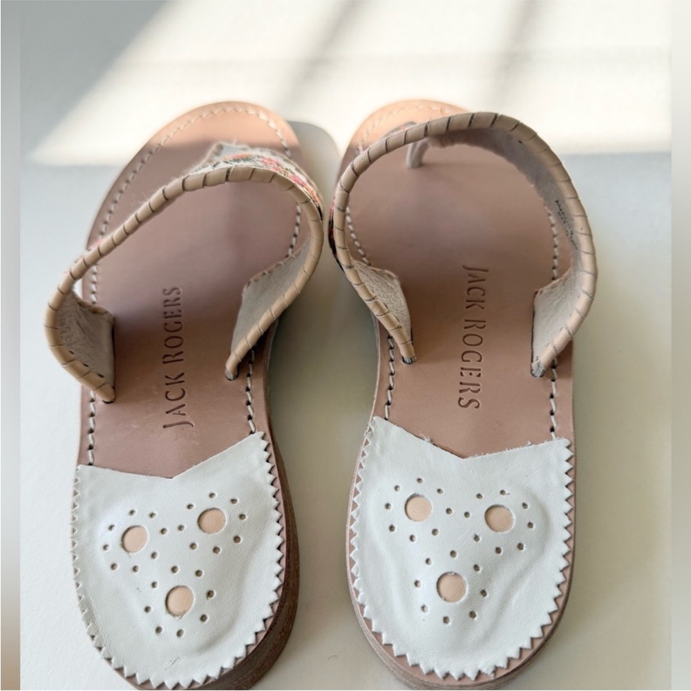 New! JACK ROGERS LIMITED EDITION
PINEAPPLE FLORAL THONG SANDALS - Picture 11 of 16